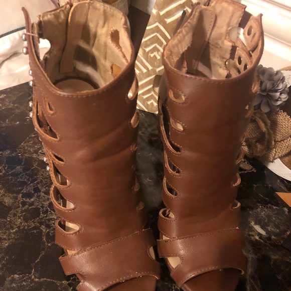 Heels. - Picture 2 of 4